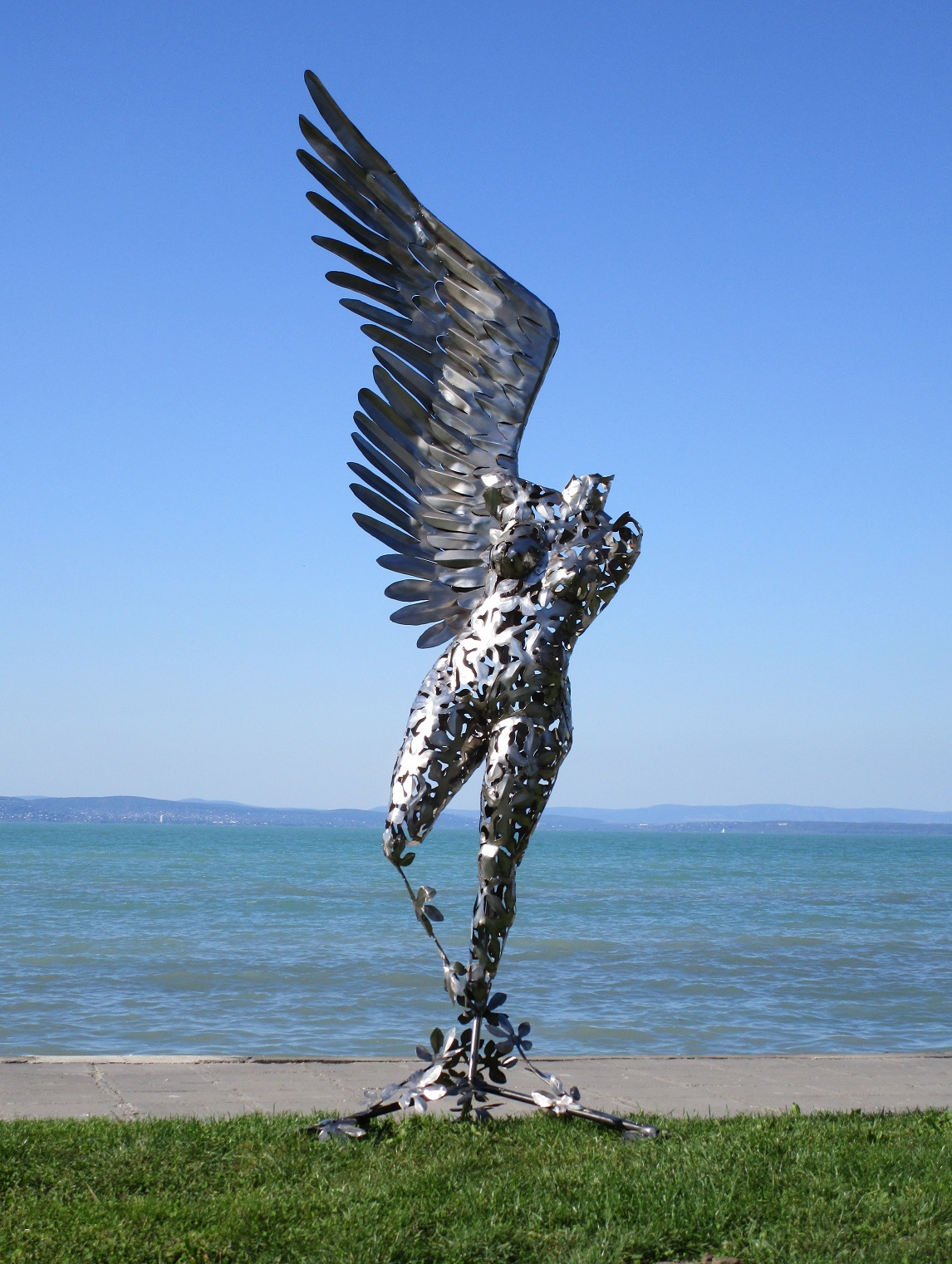 Große Engel Garten Skulptur aus Edelstahl - NEUERRAUM
